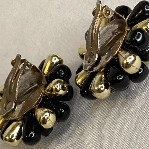 Cluster Earrings Black And Gold Bursts Clip Ons Lightweight - Picture 8 of 9